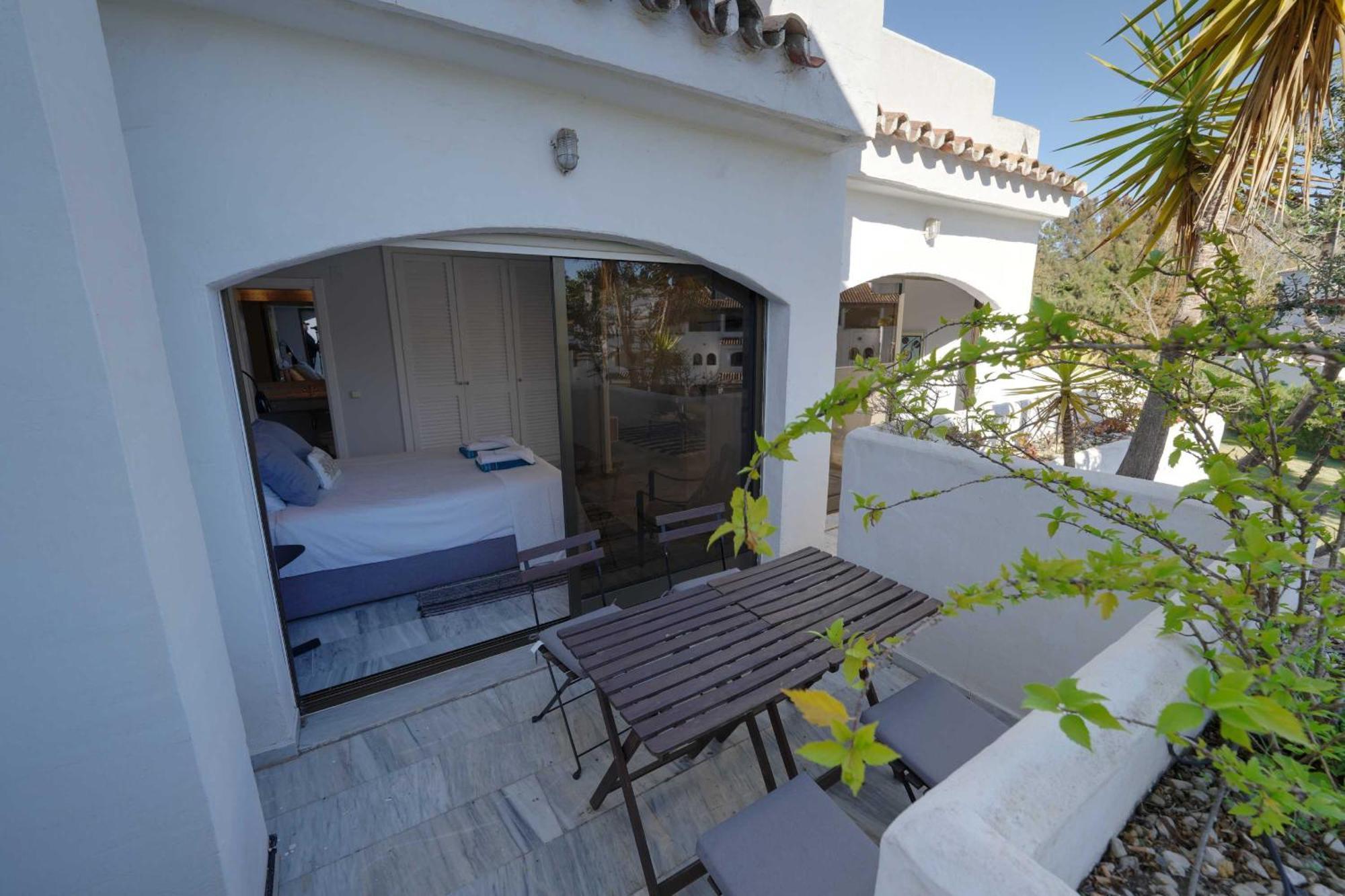 2038 Duplex Golden Apartment *