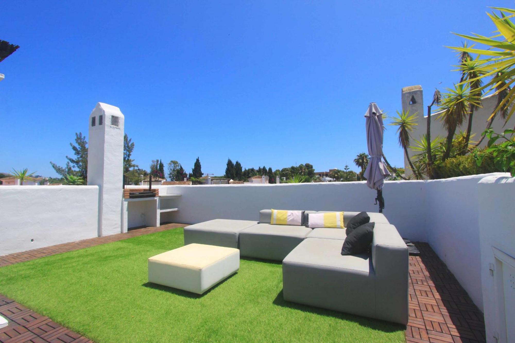 2038 Duplex Golden Apartment *